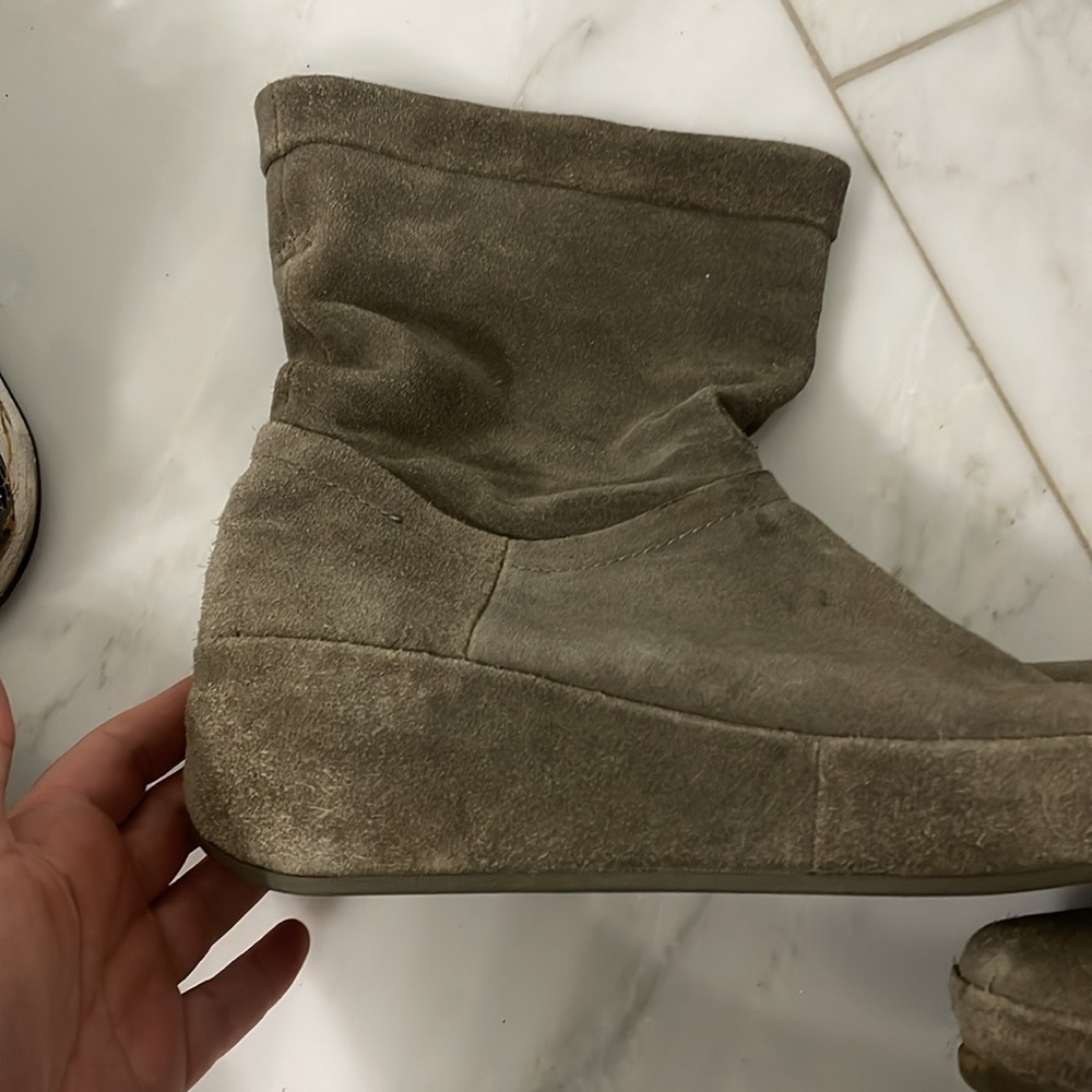 FitFlop, size 9, Crush, taupe suede slouch wedge boot, comfortable warm soft EUC - Picture 3 of 14